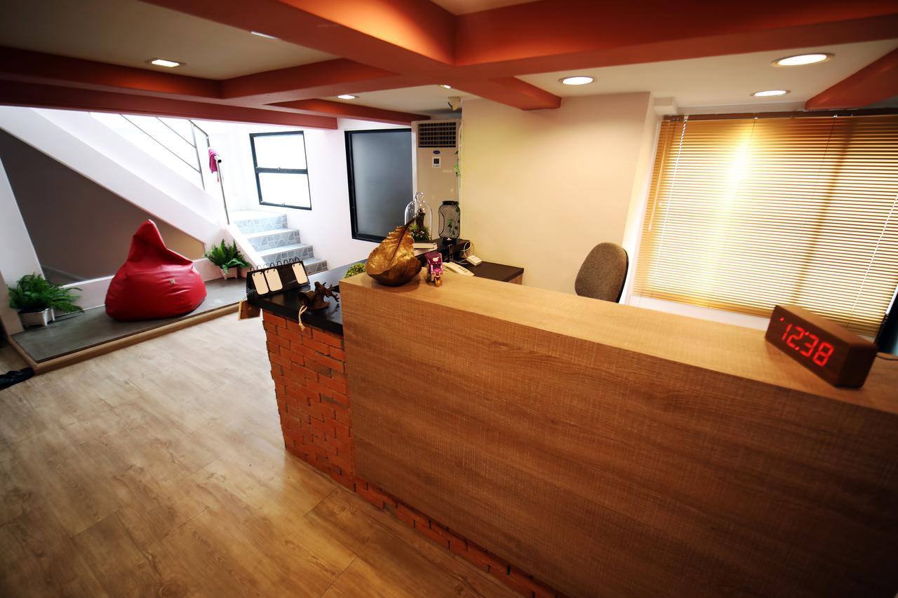 The Campus Hostel Bangkok Exterior photo