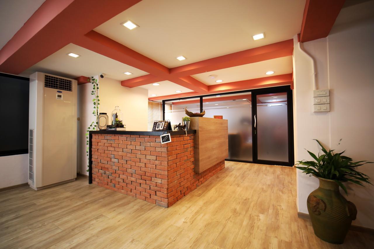 The Campus Hostel Bangkok Exterior photo