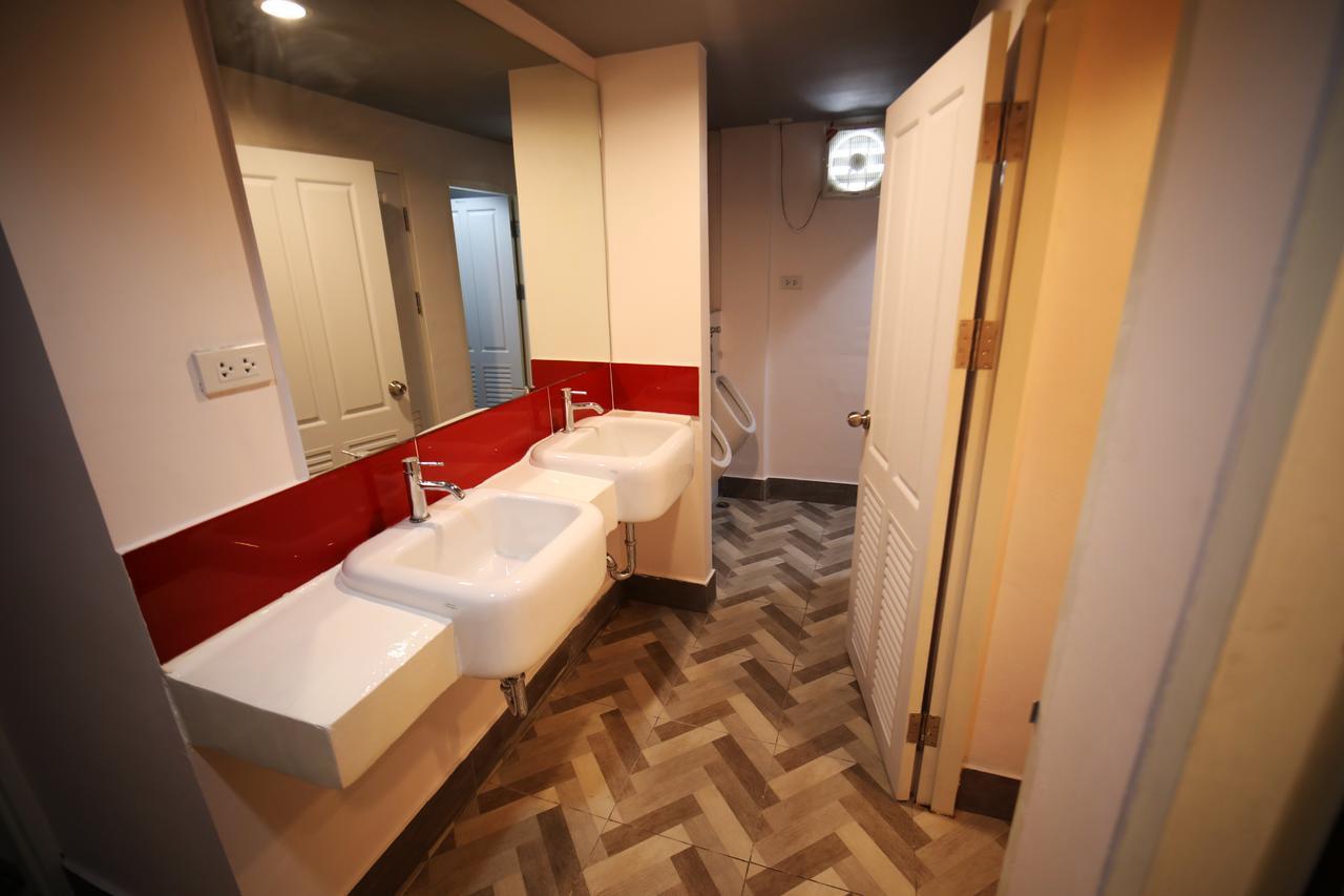 The Campus Hostel Bangkok Exterior photo